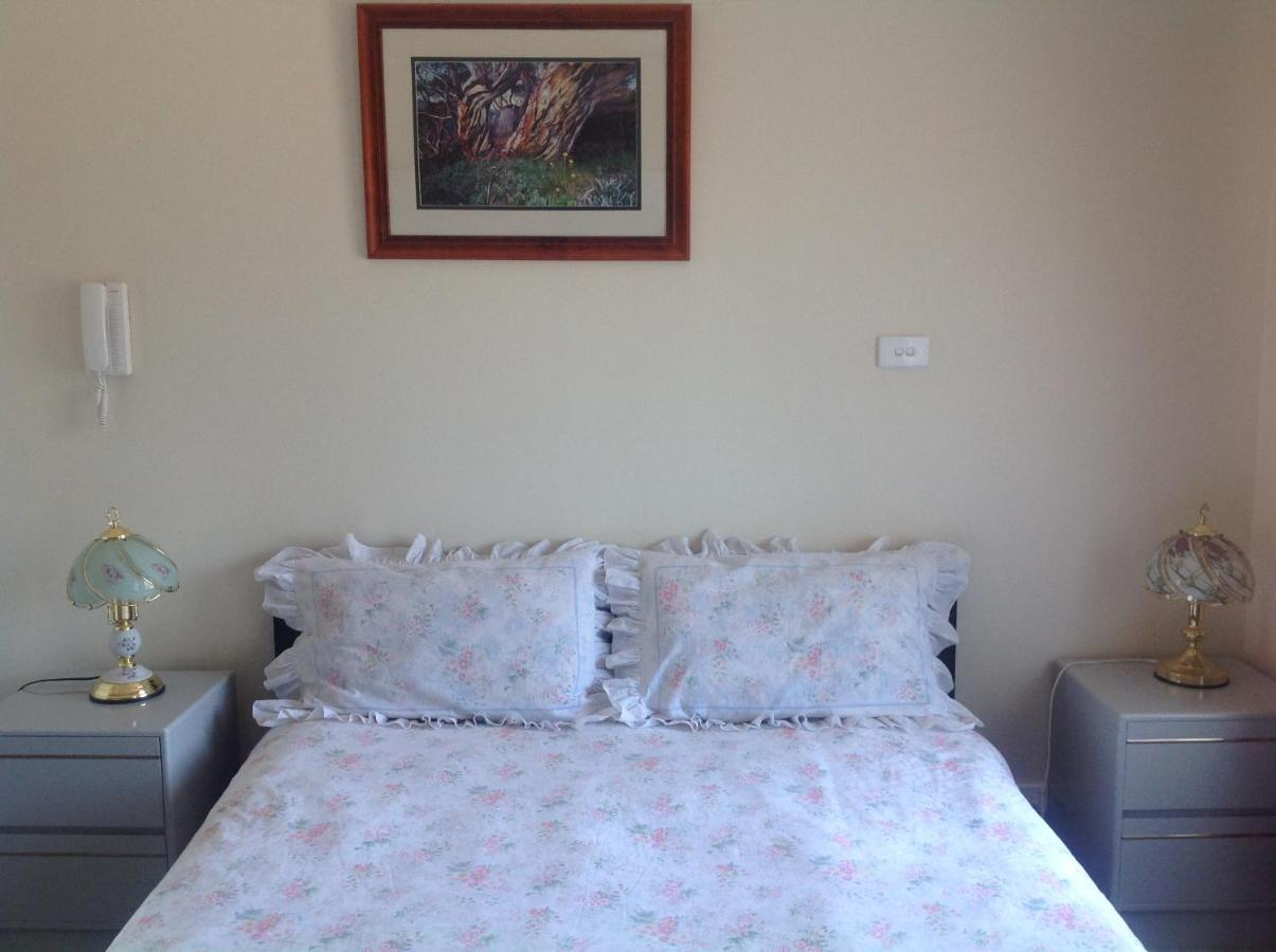 A Home Away From Home Canberra Buitenkant foto