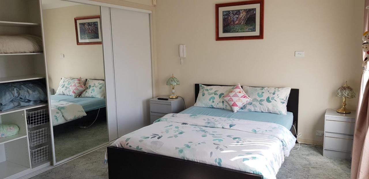 A Home Away From Home Canberra Buitenkant foto